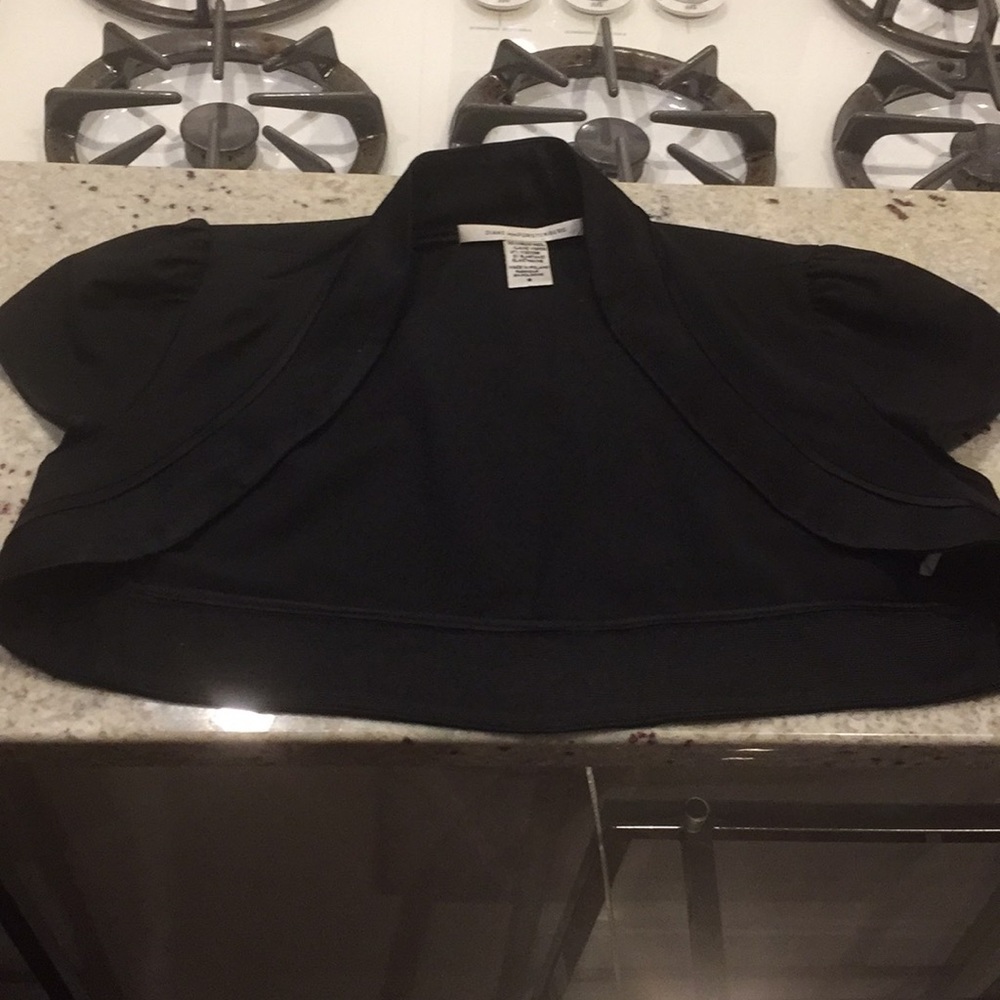 Beautiful fitted DianevF shoulder shrug